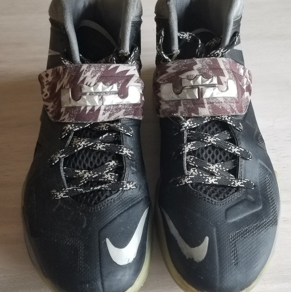 Mens Lebron Nike sneakers
